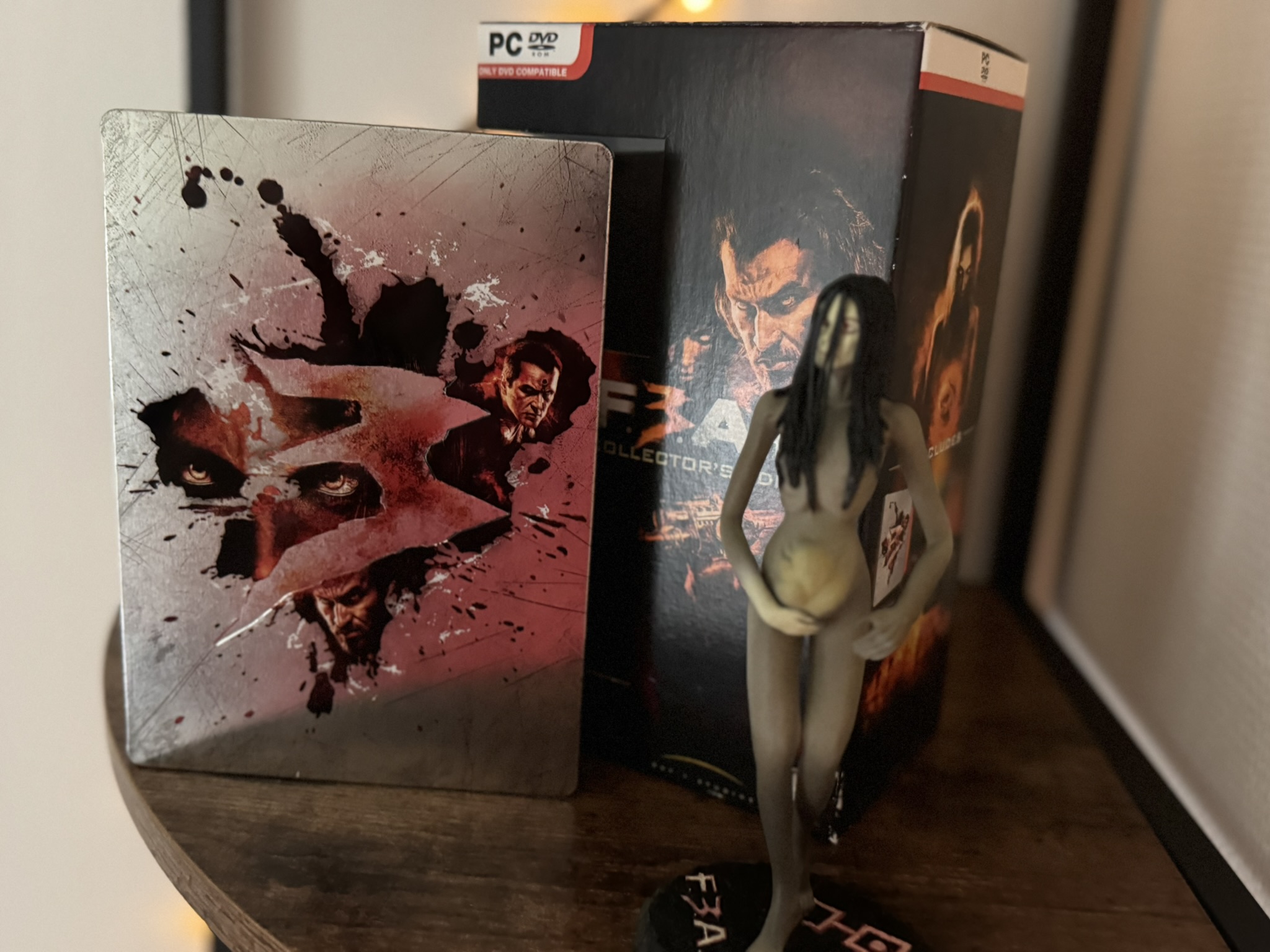 F.E.A.R. 3 Collector's Edition (PC) - Steelcase & Beeldje (GAMECODE AL GEBRUIKT)