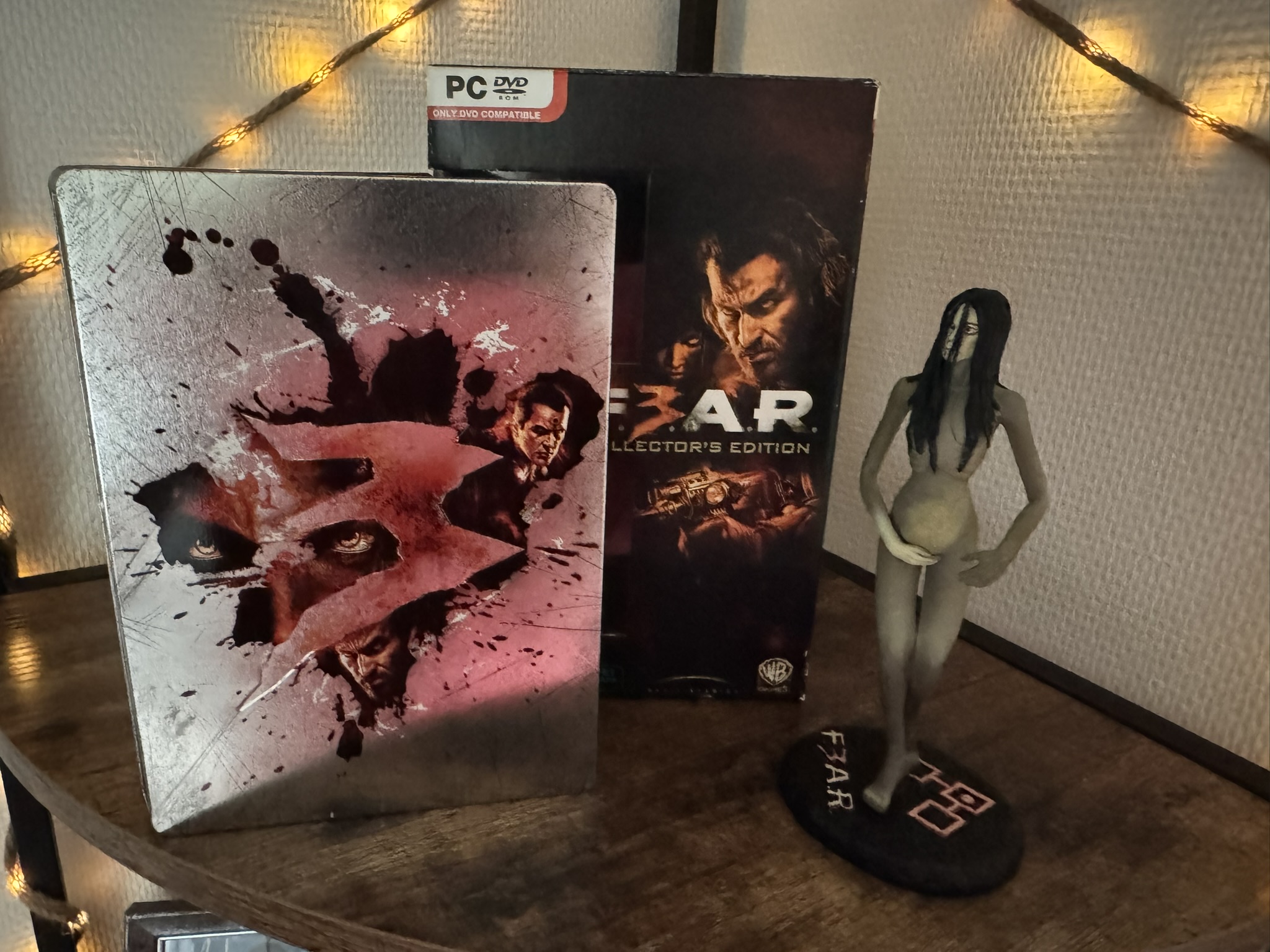 F.E.A.R. 3 Collector's Edition (PC) - Steelcase & Beeldje (GAMECODE AL GEBRUIKT)